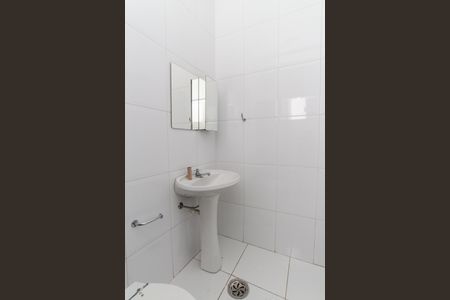 Casa para alugar com 132m², 2 quartos e 2 vagas Casa para alugar com 132m², 2 quartos e 2 vagasBanheiro Social