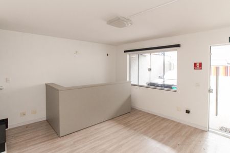 Casa para alugar com 132m², 2 quartos e 2 vagas Casa para alugar com 132m², 2 quartos e 2 vagasSala