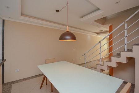 Casa à venda com 210m², 3 quartos e 4 vagas Casa à venda com 210m², 3 quartos e 4 vagasSala de Jantar