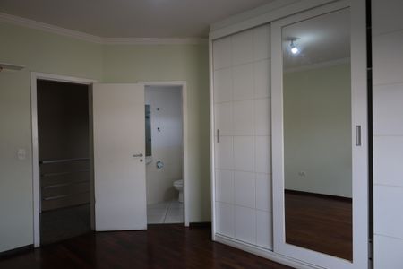 Casa à venda com 210m², 3 quartos e 4 vagasSuíte