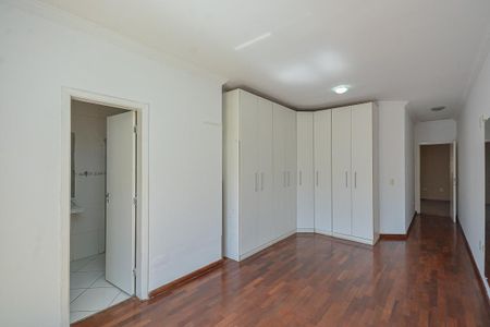 Casa à venda com 210m², 3 quartos e 4 vagas Casa à venda com 210m², 3 quartos e 4 vagasSuíte 3
