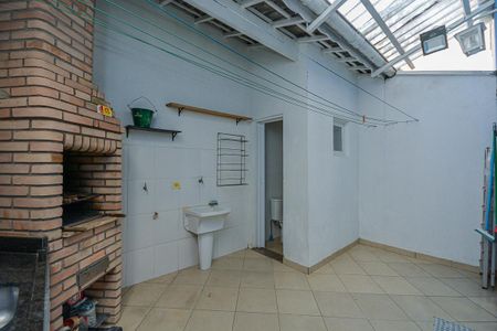 Casa à venda com 210m², 3 quartos e 4 vagas Casa à venda com 210m², 3 quartos e 4 vagasQuintal/Área de Serviço