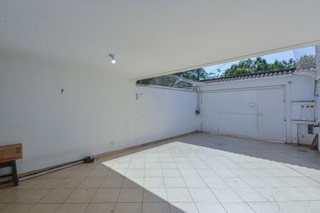 Casa à venda com 210m², 3 quartos e 4 vagas Casa à venda com 210m², 3 quartos e 4 vagasGaragem