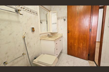 Apartamento para alugar com 274m², 3 quartos e 3 vagas Apartamento para alugar com 274m², 3 quartos e 3 vagasBanheiro da Suíte 1