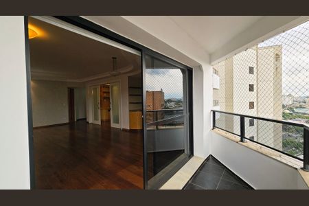 Apartamento para alugar com 274m², 3 quartos e 3 vagas Apartamento para alugar com 274m², 3 quartos e 3 vagasVaranda