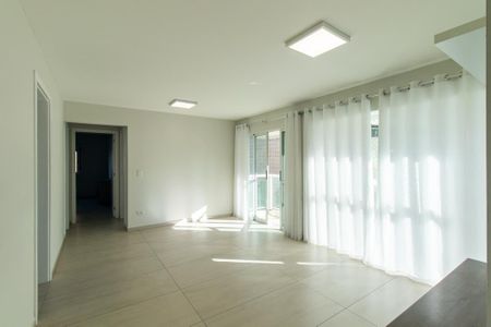 Sala de apartamento para alugar com 2 quartos, 70m² em Água Verde, Curitiba