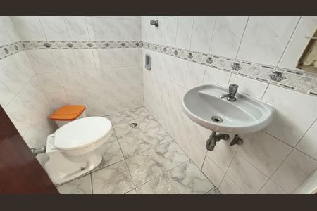 Casa à venda com 300m², 3 quartos e 3 vagas Casa à venda com 300m², 3 quartos e 3 vagasLavabo