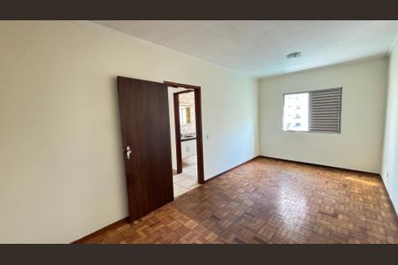 Casa à venda com 300m², 3 quartos e 3 vagas Casa à venda com 300m², 3 quartos e 3 vagasQuarto 1
