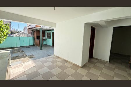 Casa à venda com 300m², 3 quartos e 3 vagas Casa à venda com 300m², 3 quartos e 3 vagasÁrea comum