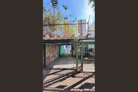 Casa à venda com 300m², 3 quartos e 3 vagas Casa à venda com 300m², 3 quartos e 3 vagasFachada