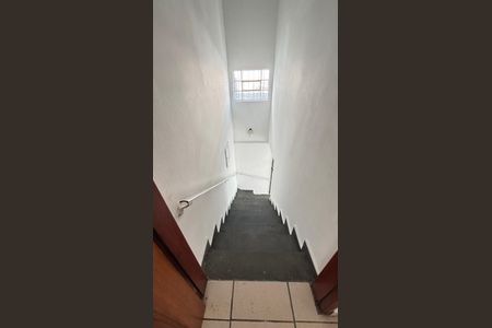 Casa à venda com 300m², 3 quartos e 3 vagas Casa à venda com 300m², 3 quartos e 3 vagasEscada