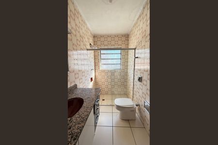 Casa à venda com 300m², 3 quartos e 3 vagas Casa à venda com 300m², 3 quartos e 3 vagasBanheiro