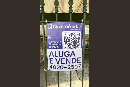 Casa à venda com 300m², 3 quartos e 3 vagas Casa à venda com 300m², 3 quartos e 3 vagasFachada