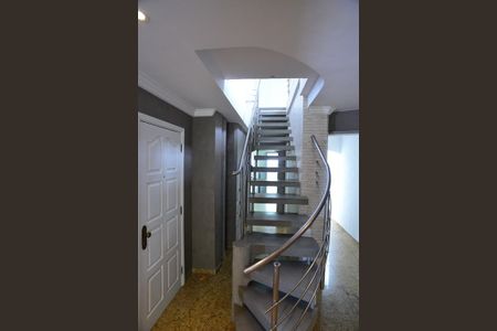 Apartamento à venda com 259m², 3 quartos e 2 vagasEscada de Acesso