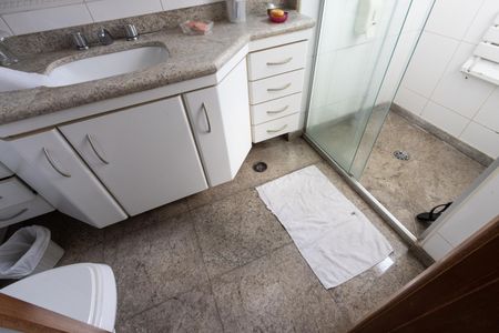 Apartamento à venda com 230m², 4 quartos e 4 vagas Apartamento à venda com 230m², 4 quartos e 4 vagasQuarto 1 - Banheiro da Suite