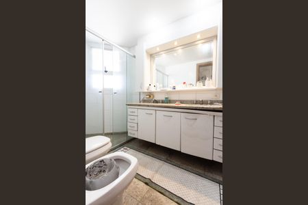 Apartamento à venda com 230m², 4 quartos e 4 vagas Apartamento à venda com 230m², 4 quartos e 4 vagasQuarto 2 - Banheiro da Suite