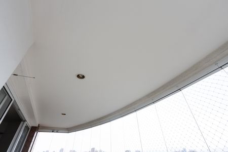 Apartamento à venda com 230m², 4 quartos e 4 vagas Apartamento à venda com 230m², 4 quartos e 4 vagasVaranda