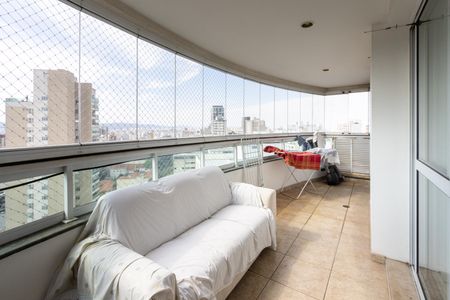 Apartamento à venda com 230m², 4 quartos e 4 vagas Apartamento à venda com 230m², 4 quartos e 4 vagasVaranda