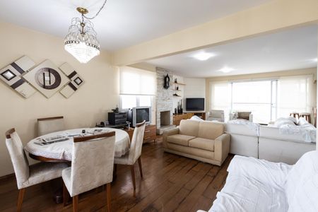 Apartamento à venda com 230m², 4 quartos e 4 vagas Apartamento à venda com 230m², 4 quartos e 4 vagasSala