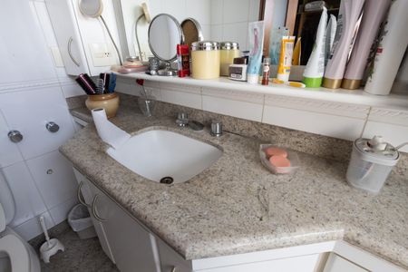 Apartamento à venda com 230m², 4 quartos e 4 vagas Apartamento à venda com 230m², 4 quartos e 4 vagasQuarto 1 - Banheiro da Suite