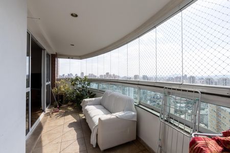 Apartamento à venda com 230m², 4 quartos e 4 vagas Apartamento à venda com 230m², 4 quartos e 4 vagasVaranda