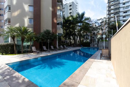 Apartamento à venda com 230m², 4 quartos e 4 vagas Apartamento à venda com 230m², 4 quartos e 4 vagasPiscina