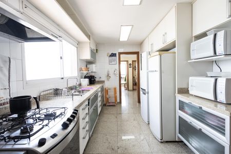 Apartamento à venda com 230m², 4 quartos e 4 vagas Apartamento à venda com 230m², 4 quartos e 4 vagasCozinha