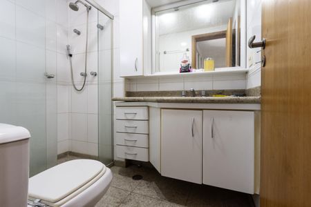 Apartamento à venda com 230m², 4 quartos e 4 vagas Apartamento à venda com 230m², 4 quartos e 4 vagasQuarto 3 - Banheiro da Suite