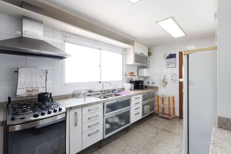 Apartamento à venda com 230m², 4 quartos e 4 vagas Apartamento à venda com 230m², 4 quartos e 4 vagasCozinha