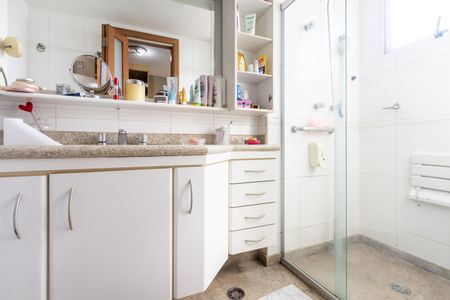 Apartamento à venda com 230m², 4 quartos e 4 vagas Apartamento à venda com 230m², 4 quartos e 4 vagasQuarto 1 - Banheiro da Suite