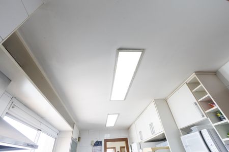 Apartamento à venda com 230m², 4 quartos e 4 vagas Apartamento à venda com 230m², 4 quartos e 4 vagasCozinha