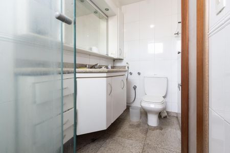 Apartamento à venda com 230m², 4 quartos e 4 vagas Apartamento à venda com 230m², 4 quartos e 4 vagasQuarto 4 - Banheiro da Suite