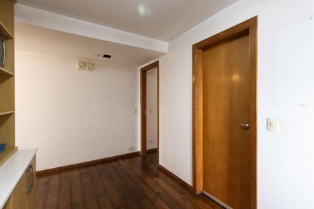 Apartamento à venda com 230m², 4 quartos e 4 vagas Apartamento à venda com 230m², 4 quartos e 4 vagasHall íntimo