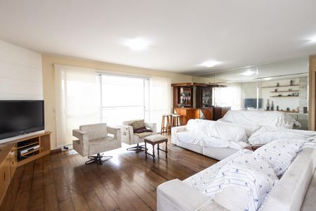 Apartamento à venda com 230m², 4 quartos e 4 vagas Apartamento à venda com 230m², 4 quartos e 4 vagasSala