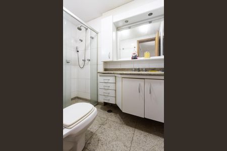 Apartamento à venda com 230m², 4 quartos e 4 vagas Apartamento à venda com 230m², 4 quartos e 4 vagasQuarto 3 - Banheiro da Suite