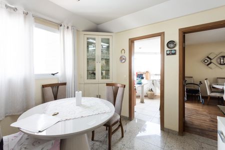 Apartamento à venda com 230m², 4 quartos e 4 vagas Apartamento à venda com 230m², 4 quartos e 4 vagasCopa