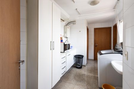 Apartamento à venda com 230m², 4 quartos e 4 vagas Apartamento à venda com 230m², 4 quartos e 4 vagasÁrea de Serviço