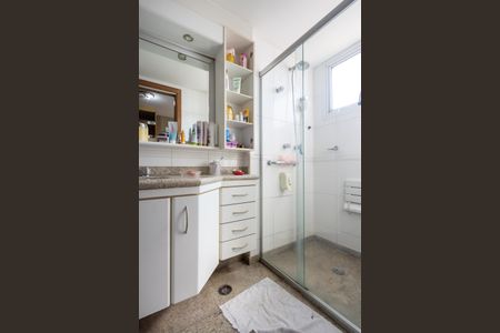 Apartamento à venda com 230m², 4 quartos e 4 vagas Apartamento à venda com 230m², 4 quartos e 4 vagasQuarto 1 - Banheiro da Suite