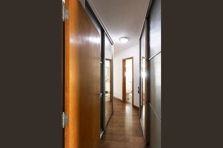 Apartamento à venda com 230m², 4 quartos e 4 vagas Apartamento à venda com 230m², 4 quartos e 4 vagasQuarto 2 - Suite