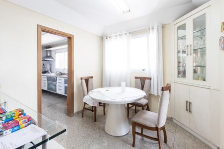 Apartamento à venda com 230m², 4 quartos e 4 vagas Apartamento à venda com 230m², 4 quartos e 4 vagasCopa