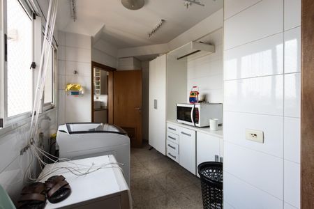 Apartamento à venda com 230m², 4 quartos e 4 vagas Apartamento à venda com 230m², 4 quartos e 4 vagasÁrea de Serviço