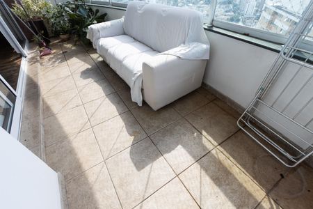 Apartamento à venda com 230m², 4 quartos e 4 vagas Apartamento à venda com 230m², 4 quartos e 4 vagasVaranda