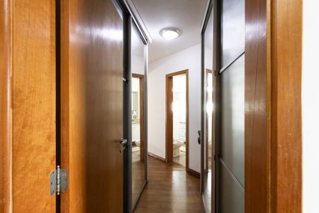 Apartamento à venda com 230m², 4 quartos e 4 vagas Apartamento à venda com 230m², 4 quartos e 4 vagasQuarto 2 - Suite