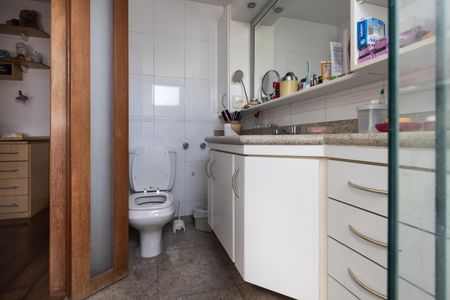 Apartamento à venda com 230m², 4 quartos e 4 vagas Apartamento à venda com 230m², 4 quartos e 4 vagasQuarto 1 - Banheiro da Suite