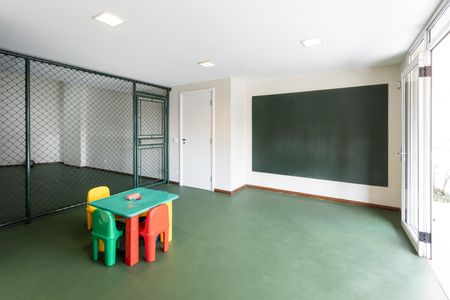 Apartamento à venda com 230m², 4 quartos e 4 vagas Apartamento à venda com 230m², 4 quartos e 4 vagasBrinquedoteca