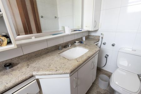 Apartamento à venda com 230m², 4 quartos e 4 vagas Apartamento à venda com 230m², 4 quartos e 4 vagasQuarto 4 - Banheiro da Suite