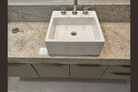 Apartamento à venda com 98m², 2 quartos e 2 vagas Apartamento à venda com 98m², 2 quartos e 2 vagasBanheiro social