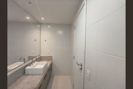 Apartamento à venda com 98m², 2 quartos e 2 vagas Apartamento à venda com 98m², 2 quartos e 2 vagasBanheiro da Suíte