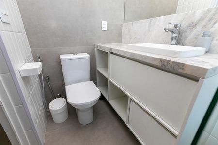 Apartamento para alugar com 70m², 2 quartos e 1 vaga Apartamento para alugar com 70m², 2 quartos e 1 vagaBanheiro da Suíte