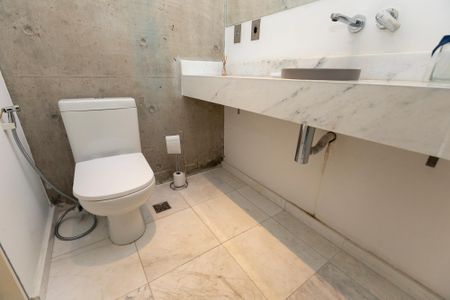 Apartamento para alugar com 70m², 2 quartos e 1 vaga Apartamento para alugar com 70m², 2 quartos e 1 vagaBanheiro social